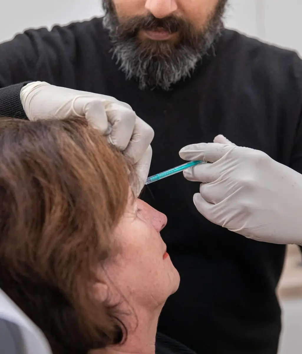 Arts bespreekt de botox behandeling met een cliënt bij LocalPure Clinics in Udenhout